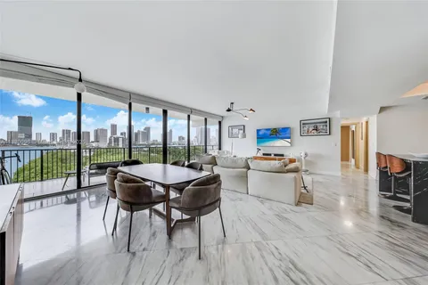 1000 Venetian Way # 708, Miami FL 33139