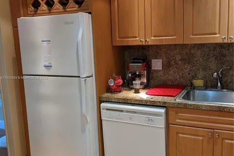 900 Saint Charles Pl # L6, Pembroke Pines FL 33026
