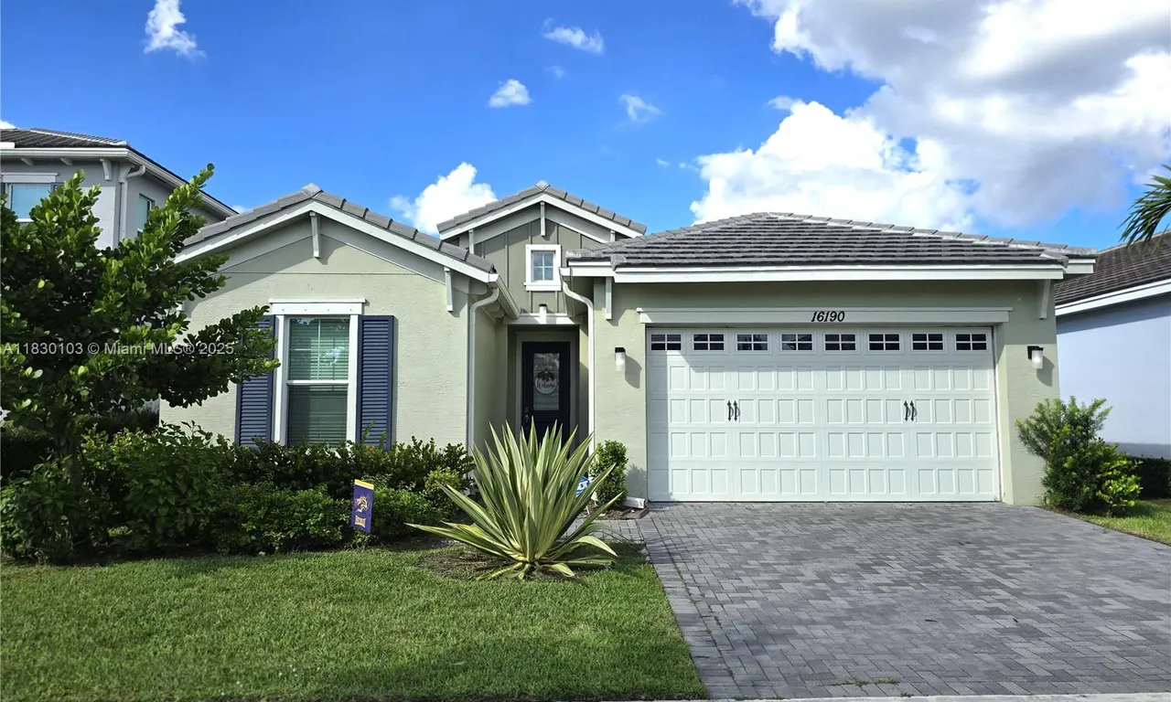 16190 Melogold Dr, Loxahatchee FL 33470