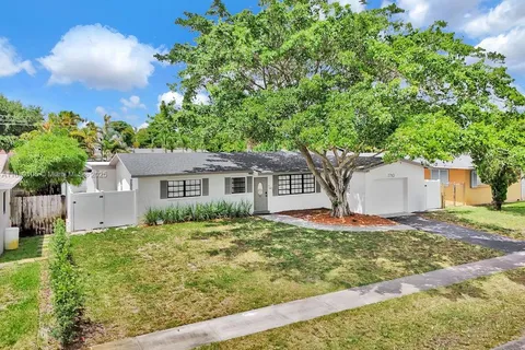 7710 NW 6th Ct, Pembroke Pines FL 33024