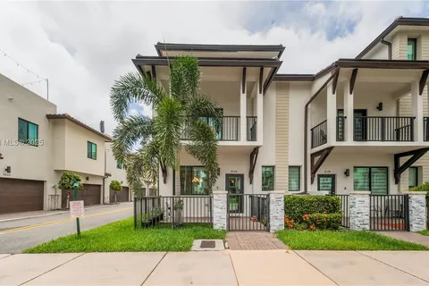 8368 Central Park Blvd, Doral FL 33166