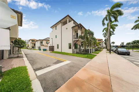 8368 Central Park Blvd, Doral FL 33166