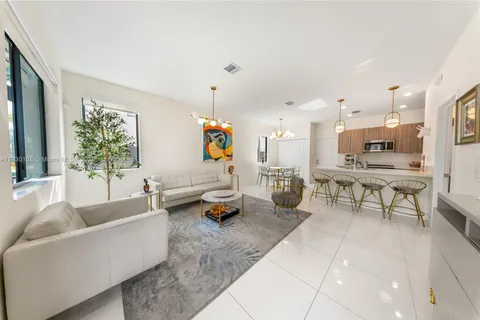 8368 Central Park Blvd, Doral FL 33166