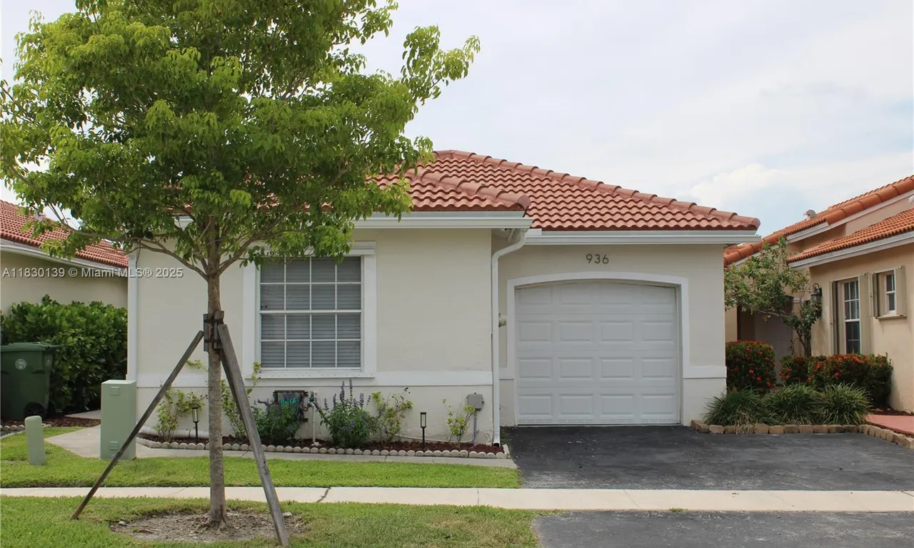 936 SW 180th Ter, Pembroke Pines FL 33029