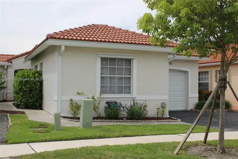 936 SW 180th Ter, Pembroke Pines FL 33029
