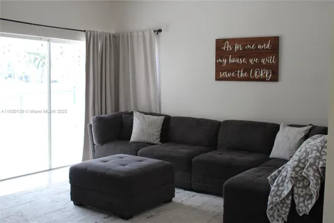 936 SW 180th Ter, Pembroke Pines FL 33029