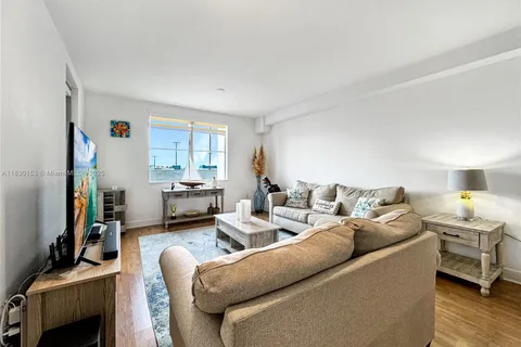 1830 Radius Dr # 704, Hollywood FL 33020