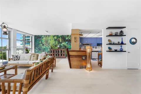 5055 Collins Ave # 5G, Miami Beach FL 33140