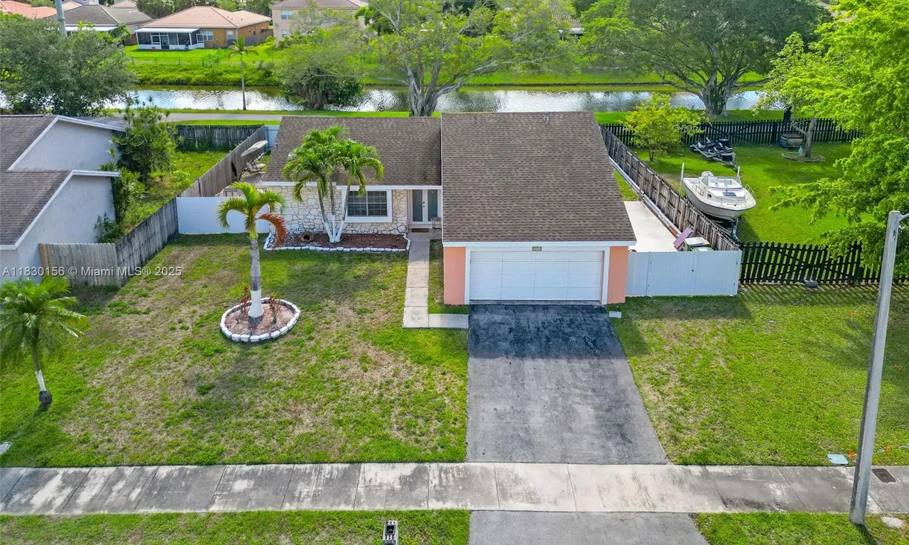 1747 N Goldeneye Ln, Homestead FL 33035