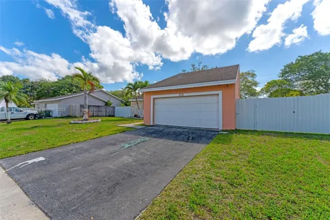 1747 N Goldeneye Ln, Homestead FL 33035