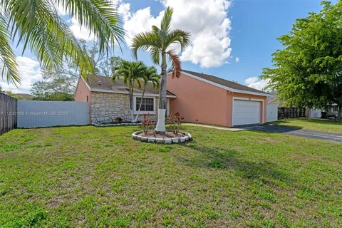 1747 N Goldeneye Ln, Homestead FL 33035