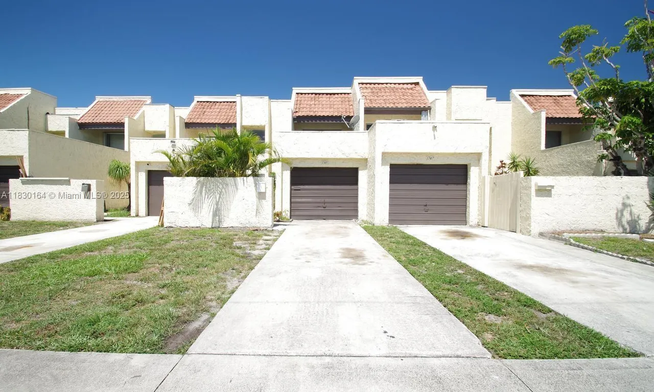 1733 NW 56th Ave # 13, Lauderhill FL 33313