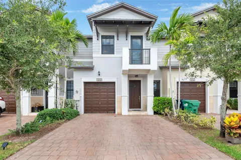 5840 NW 104th Path # 5840, Doral FL 33178