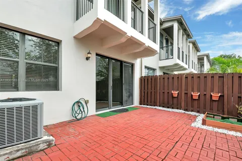 5840 NW 104th Path # 5840, Doral FL 33178