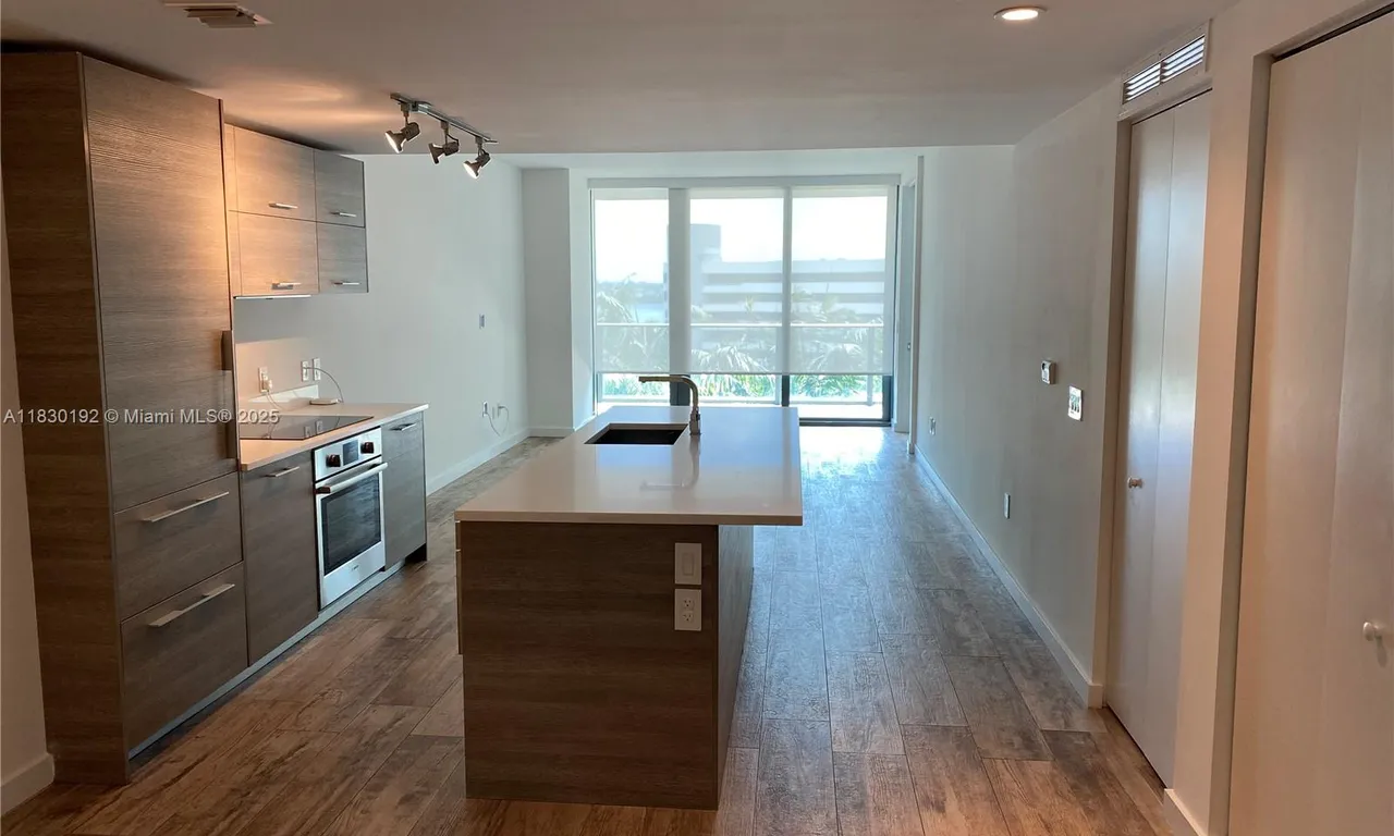 650 NE 32nd St # 802, Miami FL 33137