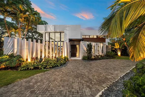 4041 S Le Jeune Rd, Miami FL 33146