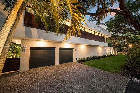 4041 S Le Jeune Rd, Miami FL 33146