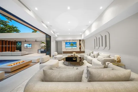 4041 S Le Jeune Rd, Miami FL 33146