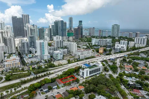 367 SW 11th St, Miami FL 33130