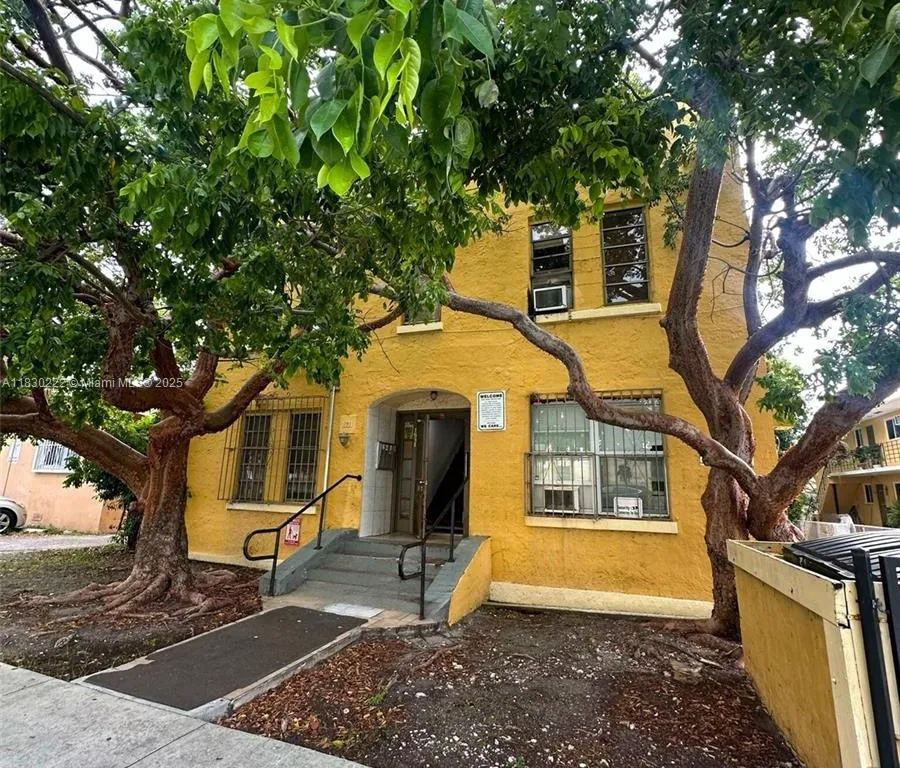 1631 NW 3rd St, Miami FL 33125