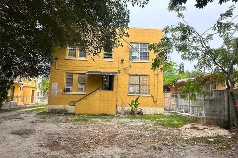 1631 NW 3rd St, Miami FL 33125