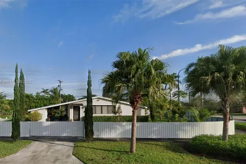 9465 Cutler Ridge Dr, Cutler Bay FL 33157