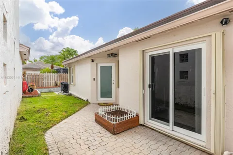 184 NW 75th Way, Plantation FL 33317