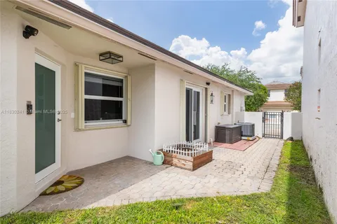 184 NW 75th Way, Plantation FL 33317