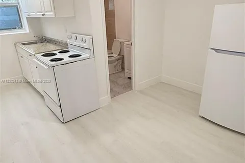 871 SW 3rd St # 32, Miami FL 33130
