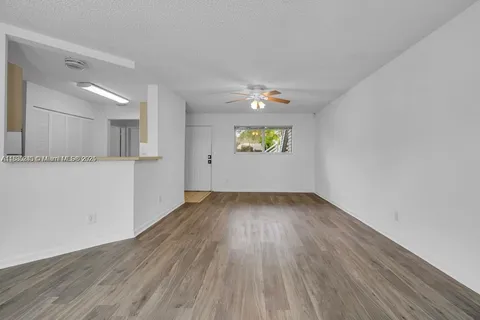 3453 NW 44th St # 104, Oakland Park FL 33309
