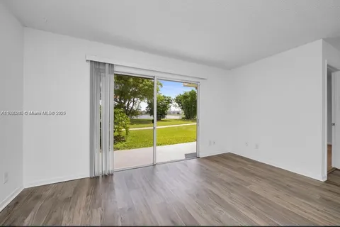 3453 NW 44th St # 104, Oakland Park FL 33309