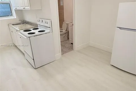 871 SW 3rd St # 31, Miami FL 33130