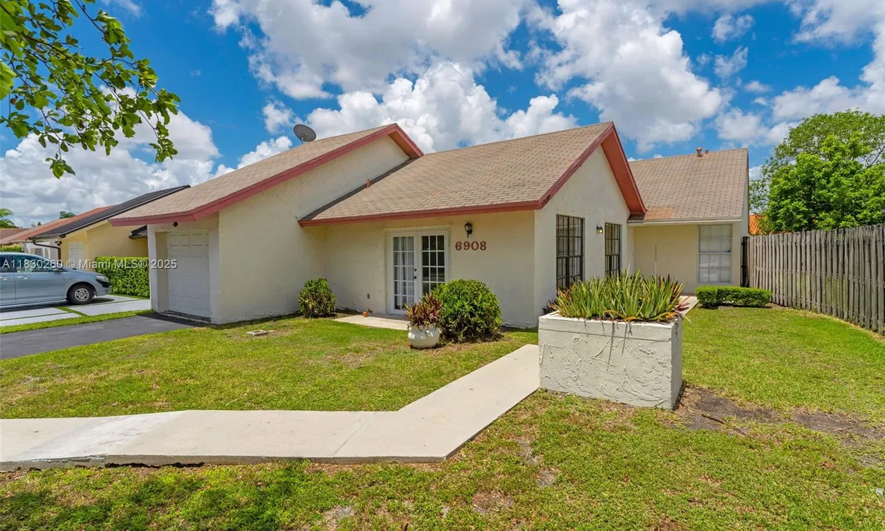 6908 SW 104th Ct, Miami FL 33173