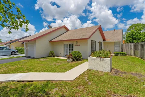 6908 SW 104th Ct, Miami FL 33173