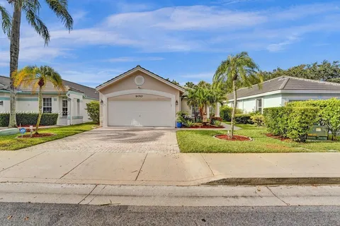 9010 N Lake Park Cir N, Davie FL 33328
