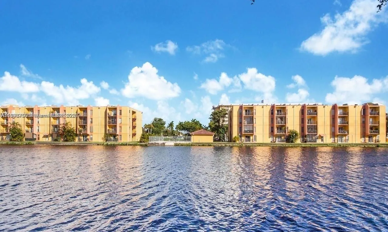 4717 NW 7th St # 10, Miami FL 33126