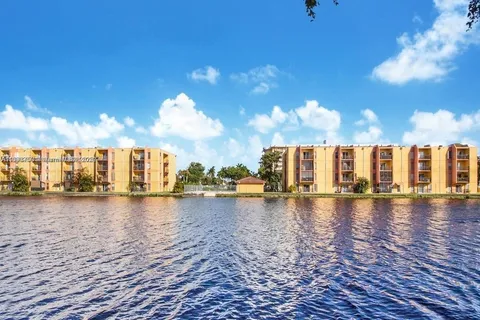 4717 NW 7th St # 10, Miami FL 33126