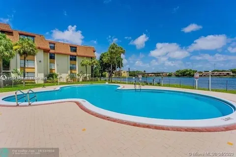 4717 NW 7th St # 10, Miami FL 33126