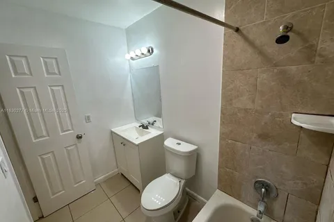 214 SE 8th St # 5, Hallandale Beach FL 33009