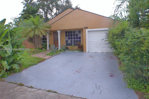 1490 SW 85th Ter, Pembroke Pines FL 33025