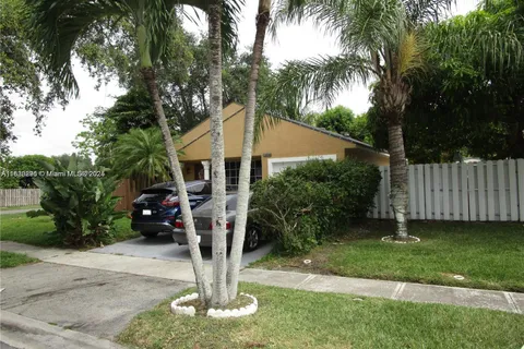 1490 SW 85th Ter, Pembroke Pines FL 33025