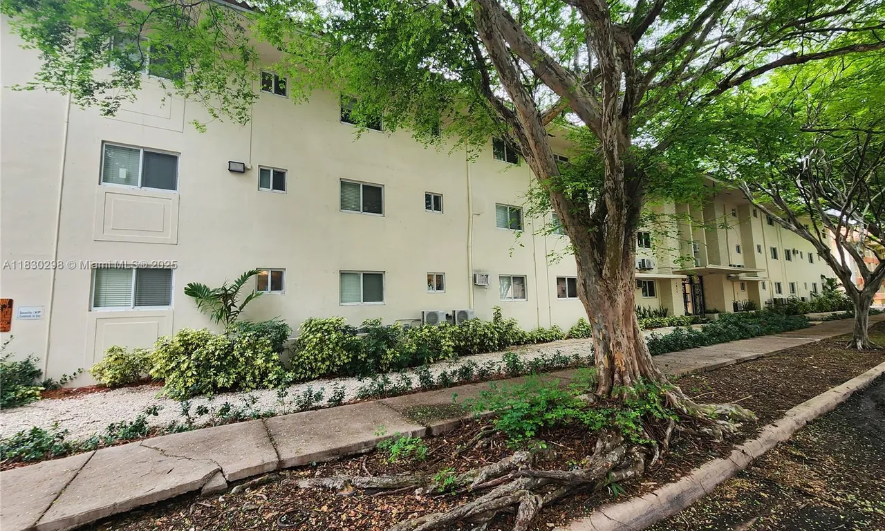 1014 Salzedo St # 304, Coral Gables FL 33134