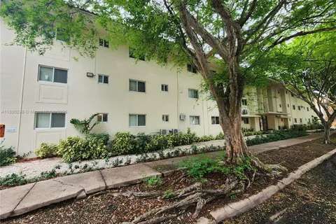 1014 Salzedo St # 304, Coral Gables FL 33134