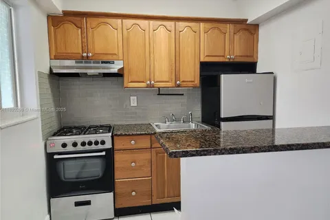 1014 Salzedo St # 304, Coral Gables FL 33134