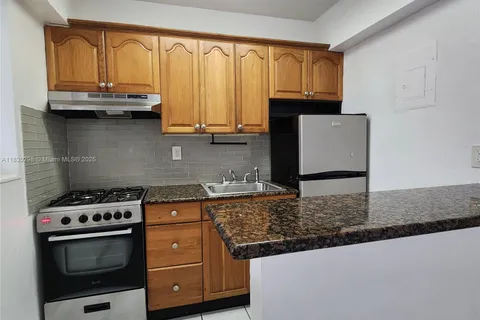 1014 Salzedo St # 304, Coral Gables FL 33134