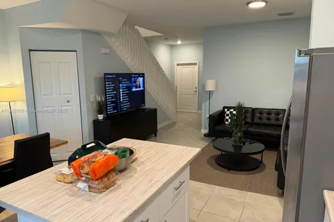 887 NE 211th St, Miami FL 33179