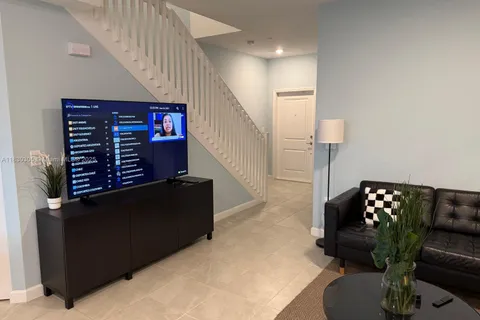 887 NE 211th St, Miami FL 33179