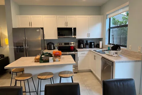 887 NE 211th St, Miami FL 33179