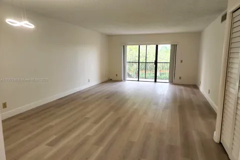 16491 Blatt Blvd # 203, Weston FL 33326