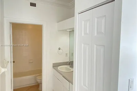 1559 Michigan Ave # 305, Miami Beach FL 33139